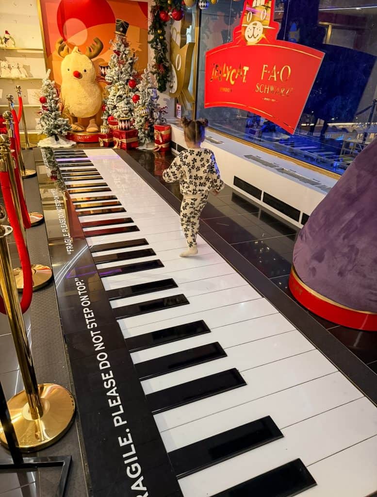 BIG Piano - FAO Schwarz New York