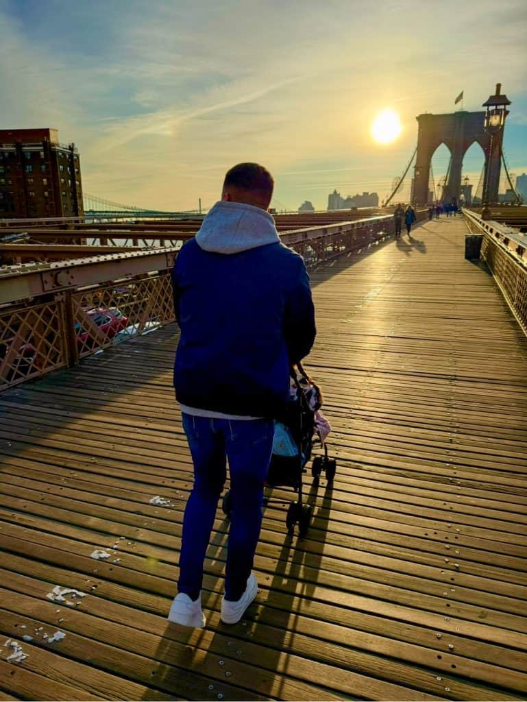 New York Brooklyn Bridge walking sunrise Christmas itinerary