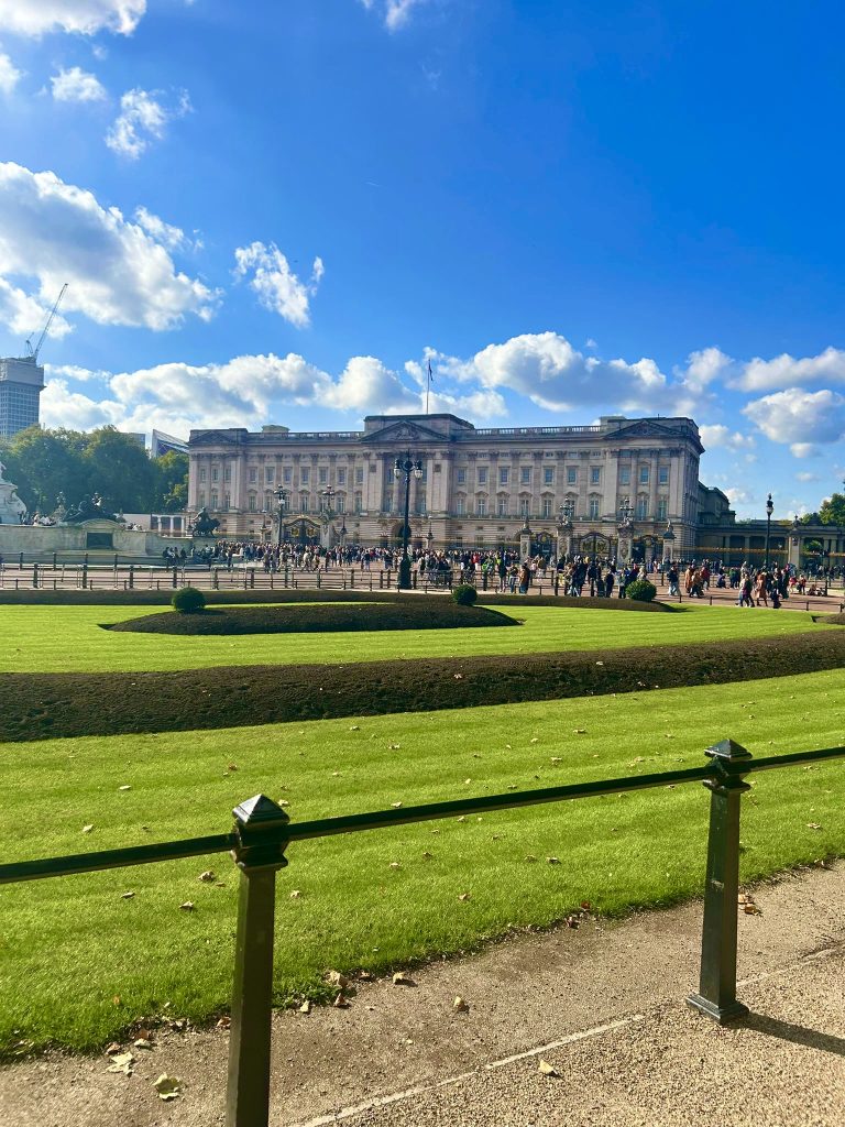 Buckingham Palace - Girls weekend London