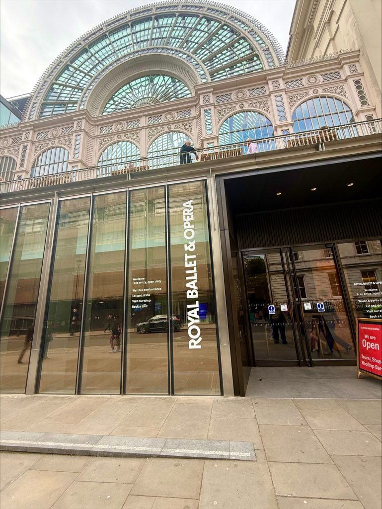 Royal Ballet and Opera House - Girls weekend London