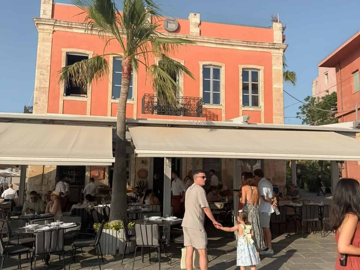 Chania Old Town destination cards - Pallas restaurant outside