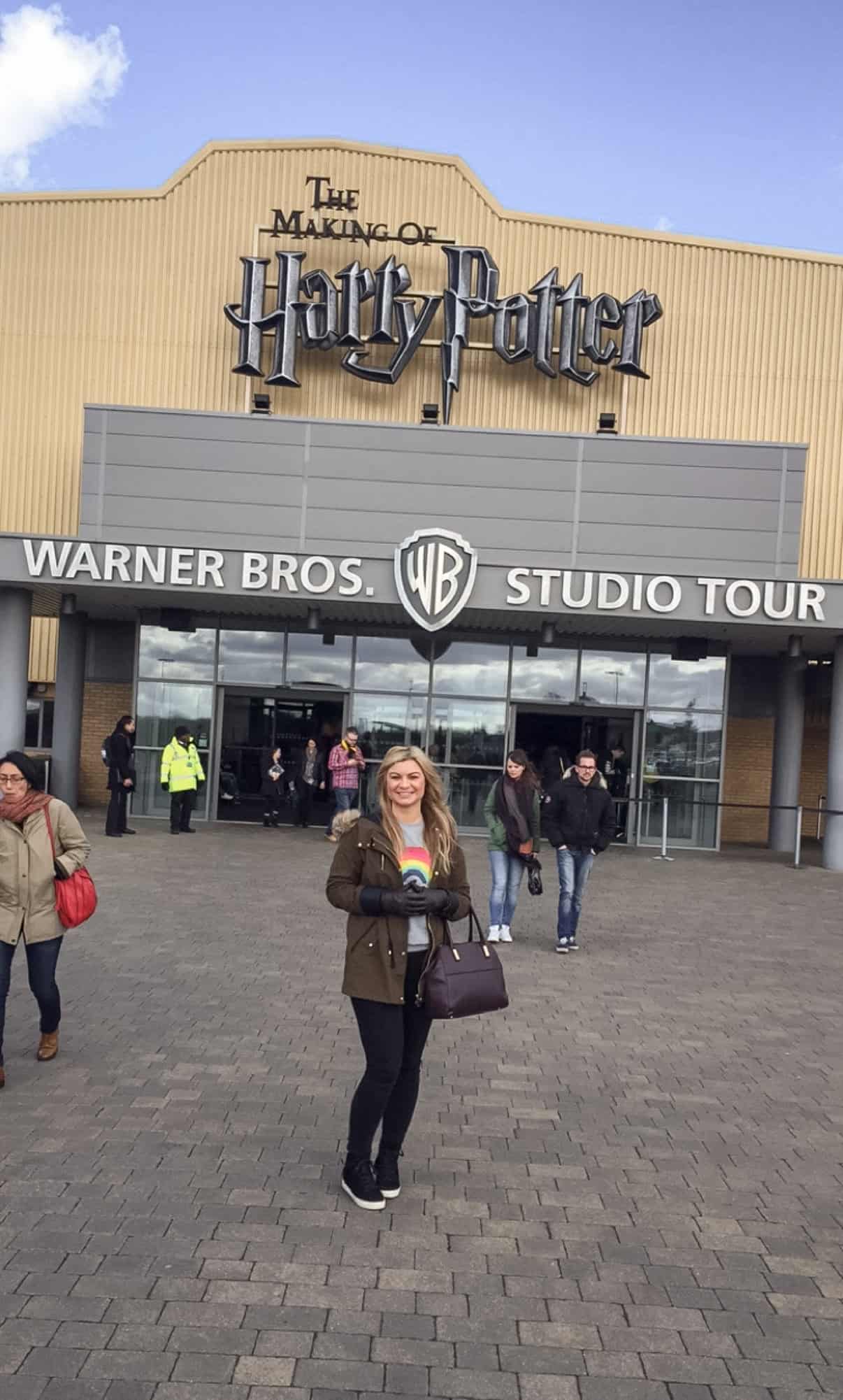 Me outside Harry Potter studio